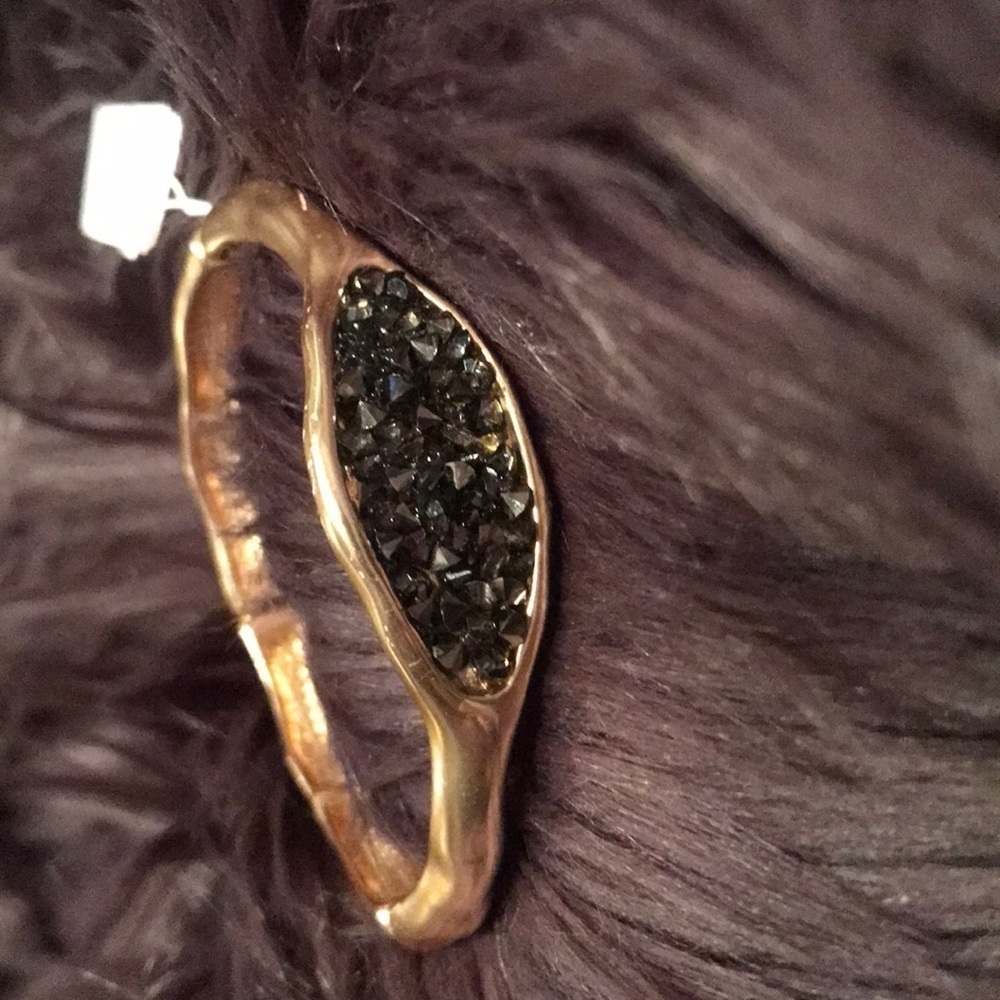 Crushed black crystals in gold bracelet